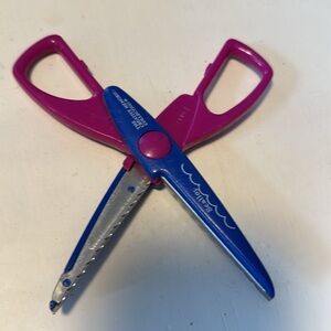 The Creative Memories Collection Scallop Craft Scissors